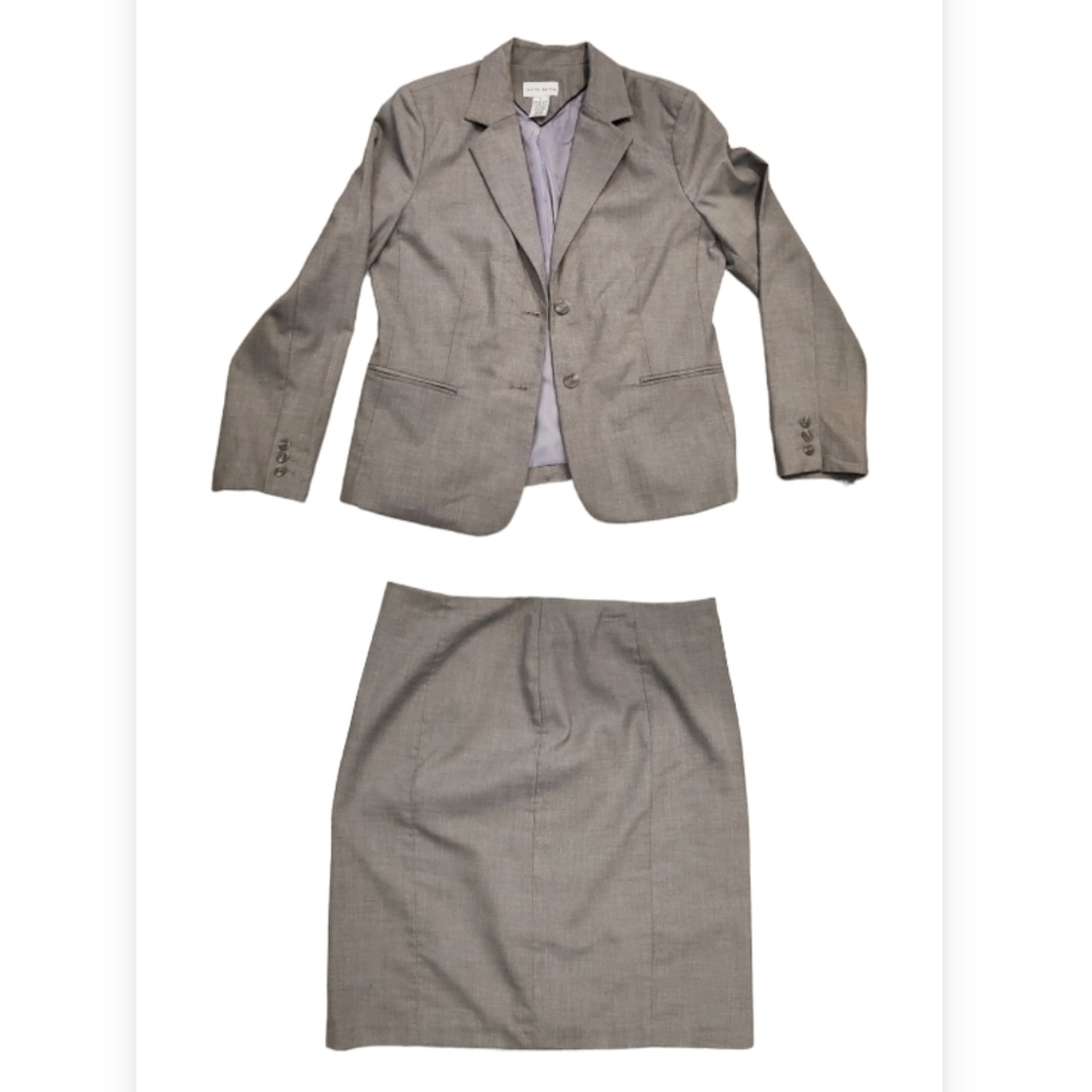 🥳H.P.🥳2 PC.  Jaclyn Smith Gray suit jacket with skirt